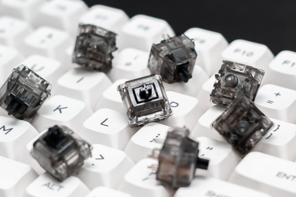 How to Lubricate a Mechanical Keyboard with Linear or Tactile Switches