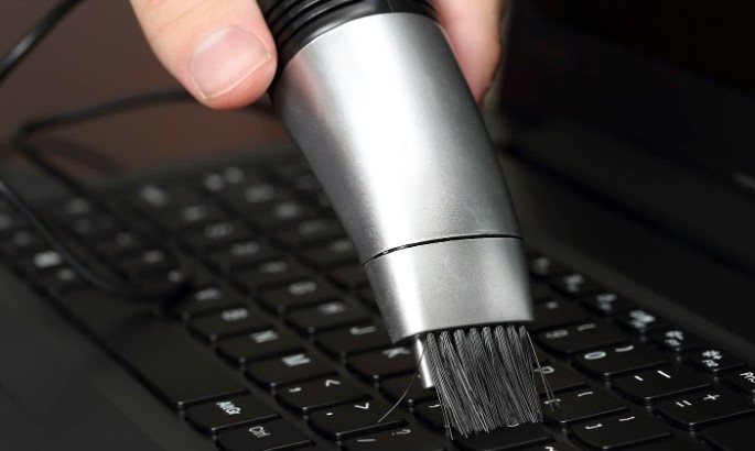 Cleaning the Keyboard