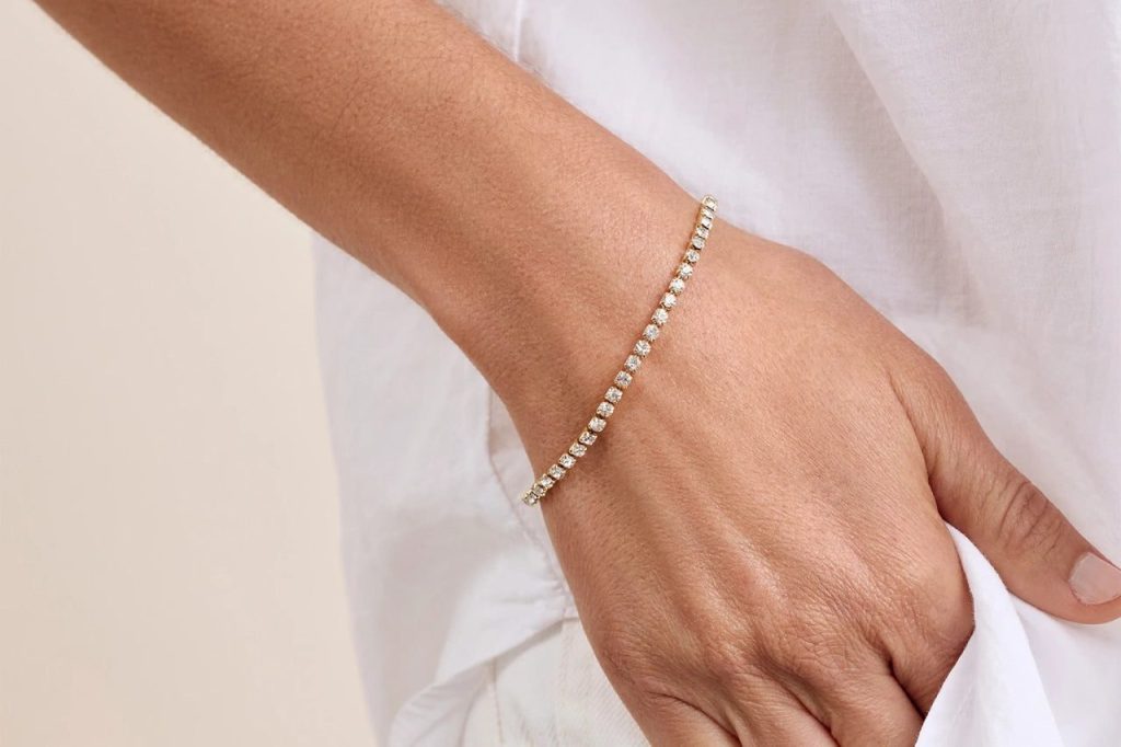 Tennis Bracelet: Timeless Elegance You’ll Love Wearing 2 What is a tennis bracelet How m